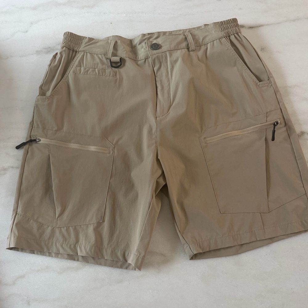 Men's Versatile Beige Cargo Shorts